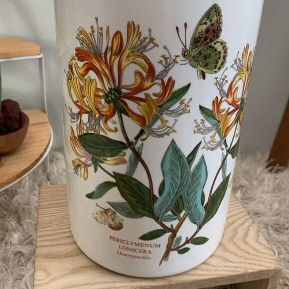 Portmeirion Vintage The Botanic Garden 1972
Canister Honeysuckle Flower - Picture 5 of 17